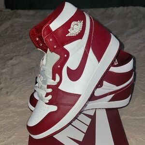 NIB Nike Air Jordan 1 Retro